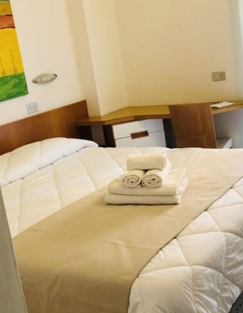 Standard Double or Twin Room | Minibar, soundproofing, cribs/infant beds, free WiFi