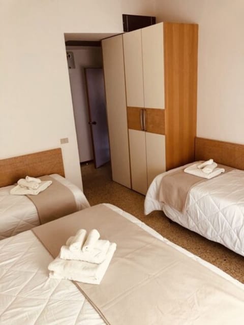 Quadruple Room | Minibar, soundproofing, cribs/infant beds, free WiFi