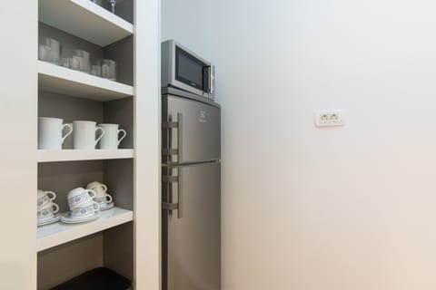 Apartment, 2 Bedrooms | Private kitchen | Fridge, microwave, oven, stovetop