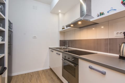 Apartment, 2 Bedrooms | Private kitchen | Fridge, microwave, oven, stovetop