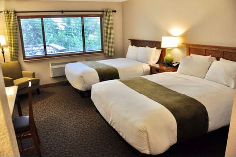 Big Horn Lodge | Desk, laptop workspace, iron/ironing board, free WiFi