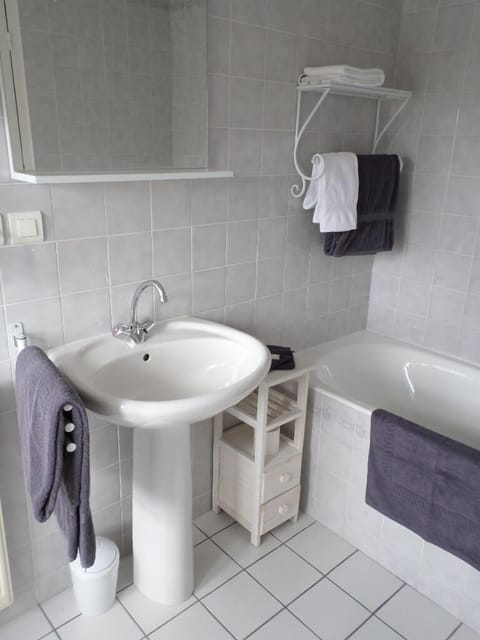 Family Room, Non Smoking, Private Bathroom (Romantique) | Bathroom | Shower, deep soaking tub, rainfall showerhead, free toiletries