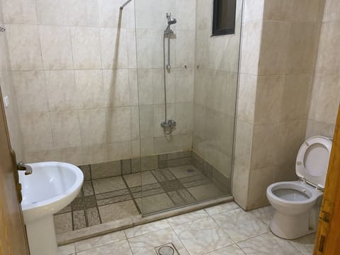 Suite, 2 Bedrooms | Bathroom | Shower, free toiletries, slippers, bidet