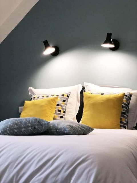 Basic Double Room (La Belle Bleue) | Individually decorated, individually furnished, free WiFi, bed sheets