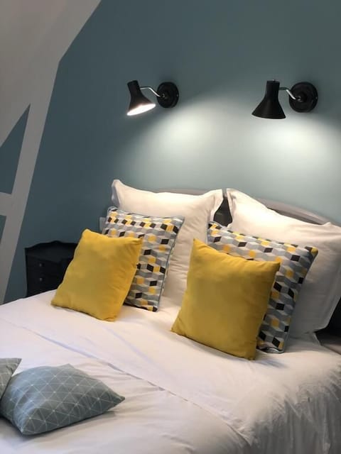 Basic Double Room (La Belle Bleue) | Individually decorated, individually furnished, free WiFi, bed sheets