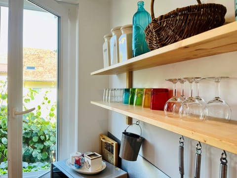 Comfort Apartment, Multiple Beds, Patio | Private kitchen | Fridge, microwave, oven, stovetop