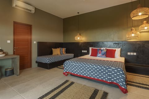 Premium bedding, in-room safe, desk, laptop workspace