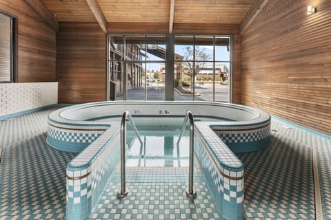 Indoor spa tub