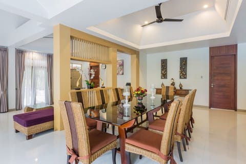 Family Villa | In-room dining