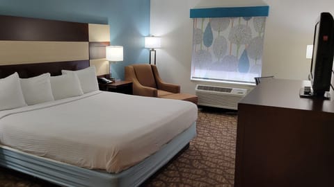 Premium bedding, in-room safe, desk, laptop workspace
