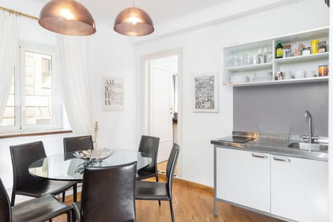 Deluxe Apartment, 3 Bedrooms | Private kitchen