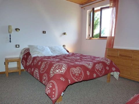 Iron/ironing board, free cribs/infant beds, rollaway beds, free WiFi