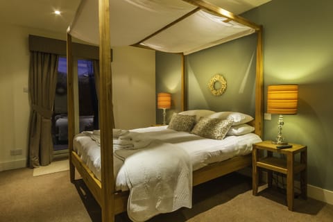 SKIBO LODGE - NO PETS ALLOWED | Premium bedding, individually decorated, individually furnished