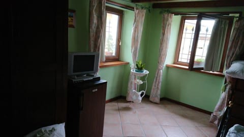 Minibar, free WiFi, bed sheets