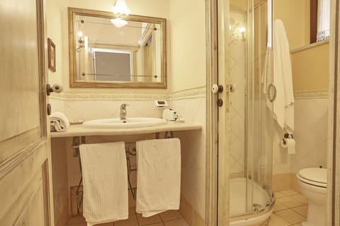 Luxury Suite, Multiple Beds | Bathroom | Free toiletries, hair dryer, bathrobes, towels