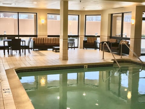 Indoor pool, sun loungers