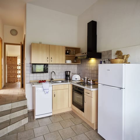 Apartment, 2 Bedrooms, Balcony (Apt 14) | Private kitchen | Fridge, microwave, oven, stovetop