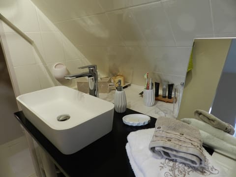 Double Room (Sable 1er étage) | Bathroom sink