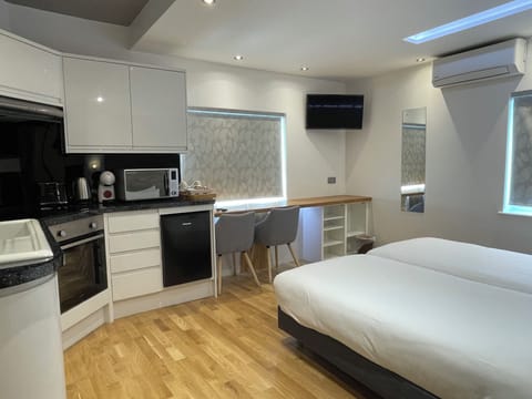 Comfort Studio, 2 Twin Beds | Minibar, iron/ironing board, free WiFi, bed sheets