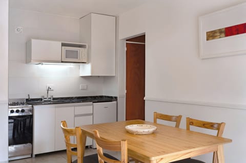 Superior Apartment, Multiple Beds | Private kitchen | Fridge, microwave, oven, electric kettle