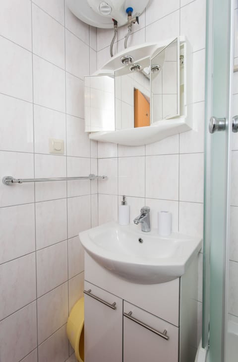 Comfort Studio, Patio, Sea View | Bathroom | Shower, hair dryer, towels