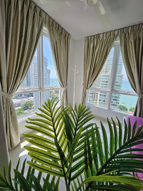 Executive Suite, 3 Bedrooms, Sea View | Blackout drapes, iron/ironing board, free WiFi, bed sheets