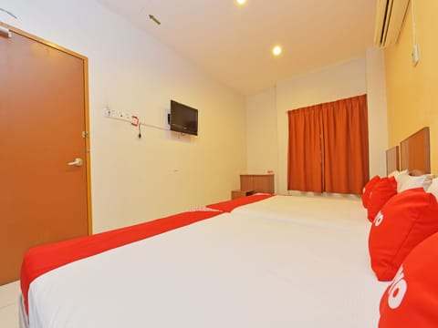 Family Room, Multiple Beds, Non Smoking | Free WiFi, bed sheets