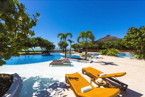 5 outdoor pools, pool umbrellas, sun loungers