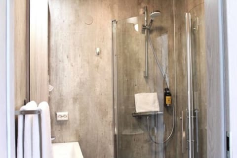 Double or Twin Room, Private Bathroom | Bathroom shower