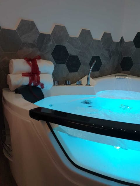 Double Room (Peonia) | Private spa tub