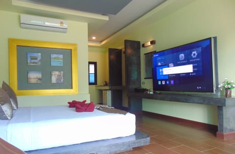 Standard Double Room | In-room safe, blackout drapes, soundproofing, free WiFi