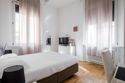 Classic Room, 1 Queen Bed | Desk, blackout drapes, rollaway beds, free WiFi