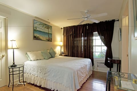 Gallery suite | Egyptian cotton sheets, premium bedding, in-room safe, blackout drapes