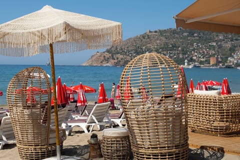 Private beach nearby, beach cabanas, sun loungers, beach umbrellas