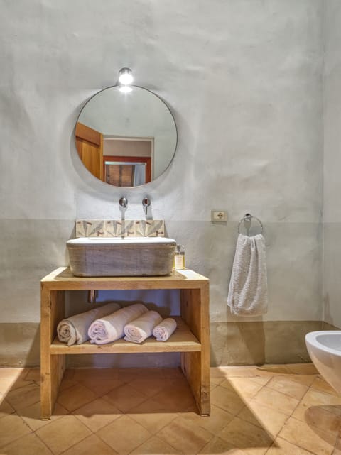 Deluxe Double Room, Garden View (Cristina) | Bathroom | Free toiletries, hair dryer, bidet, towels