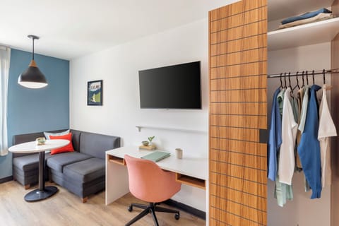 Studio Suite, 2 Queen Beds, Non Smoking, Kitchen | Living area | Flat-screen TV