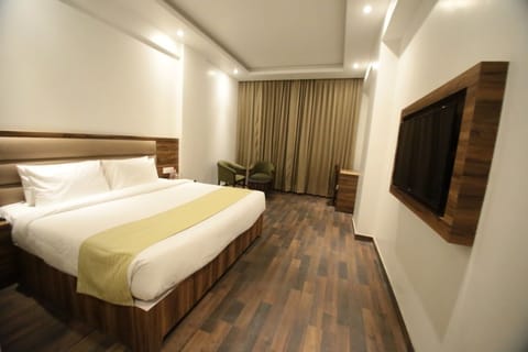 Super Deluxe Room | Premium bedding, minibar, in-room safe, blackout drapes