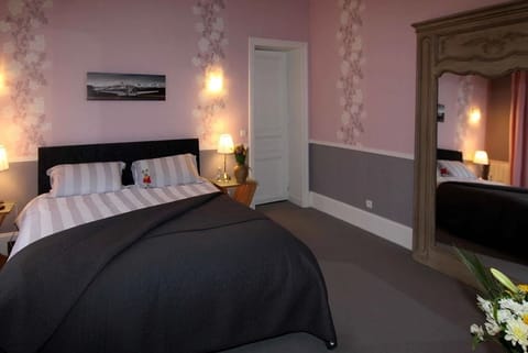 Room, 1 King Bed, Non Smoking (Alexandre) | Premium bedding, individually decorated, individually furnished, desk