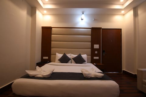 Deluxe Room | 1 bedroom, Egyptian cotton sheets, premium bedding, memory foam beds