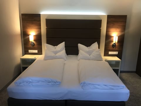 Comfort Double Room, 1 Double Bed, Non Smoking | In-room safe, desk, blackout drapes, free WiFi