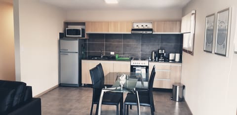 Deluxe Apartment, 1 Queen Bed with Sofa bed, Mountain View | Private kitchen | Fridge, microwave, oven, stovetop