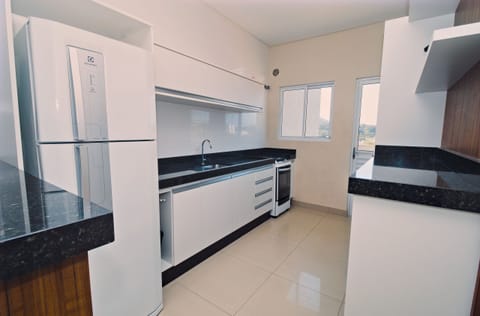 Basic Apartment | Private kitchen | Fridge, microwave, oven, cookware/dishes/utensils