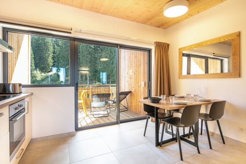 Apartment 4 Rooms 8 People 1 baby | Living area | Flat-screen TV