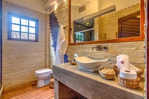 Suite, Private Pool (Master) | Bathroom | Shower, free toiletries, hair dryer, towels