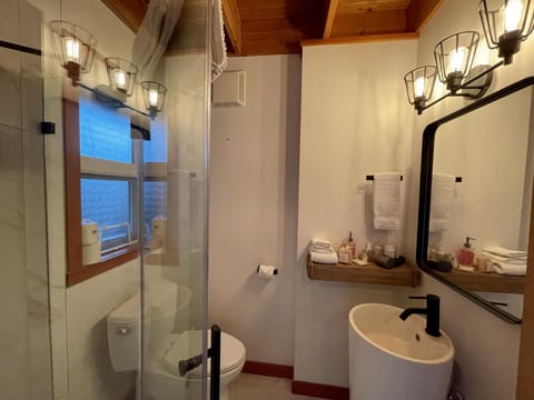 House (Hot Tub & Waterfront / Doc Holiday Ca) | Bathroom | Separate tub and shower, deep soaking tub, hair dryer, towels