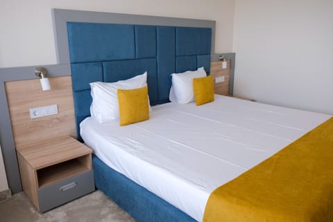 Family Studio Suite | Free WiFi, bed sheets, wheelchair access