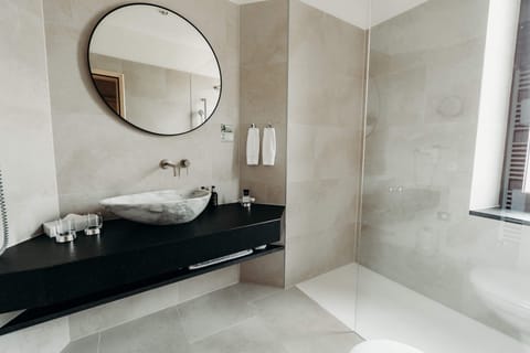 Superior Double Room | Hypo-allergenic bedding, pillowtop beds, minibar, in-room safe