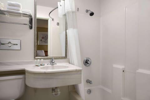 Combined shower/tub, deep soaking tub, free toiletries, hair dryer