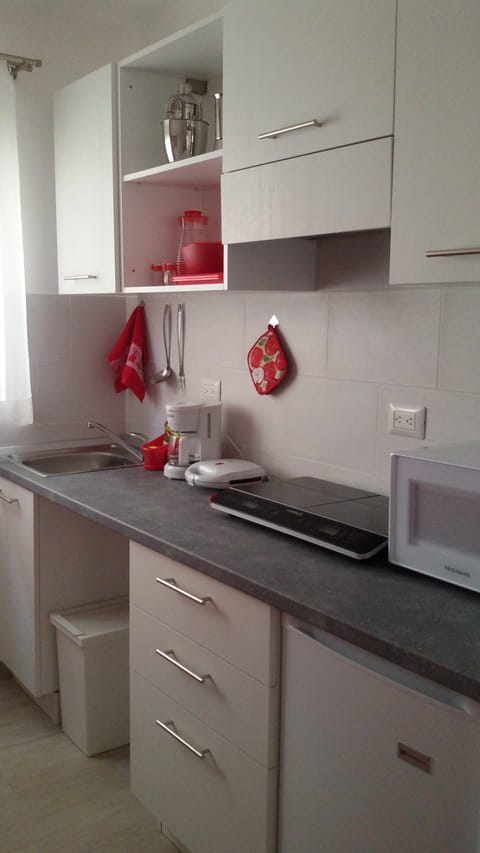 Executive Apartment, Non Smoking, Courtyard View | Private kitchen | Full-size fridge, microwave, stovetop, highchair