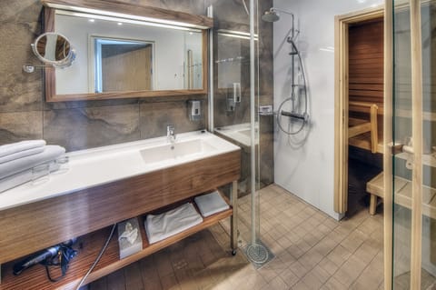 Junior Suite, Sauna | Bathroom | Shower, hair dryer, towels, soap